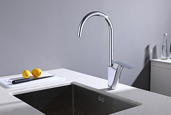What are the precautions for purchasing a faucet in the kitchen?